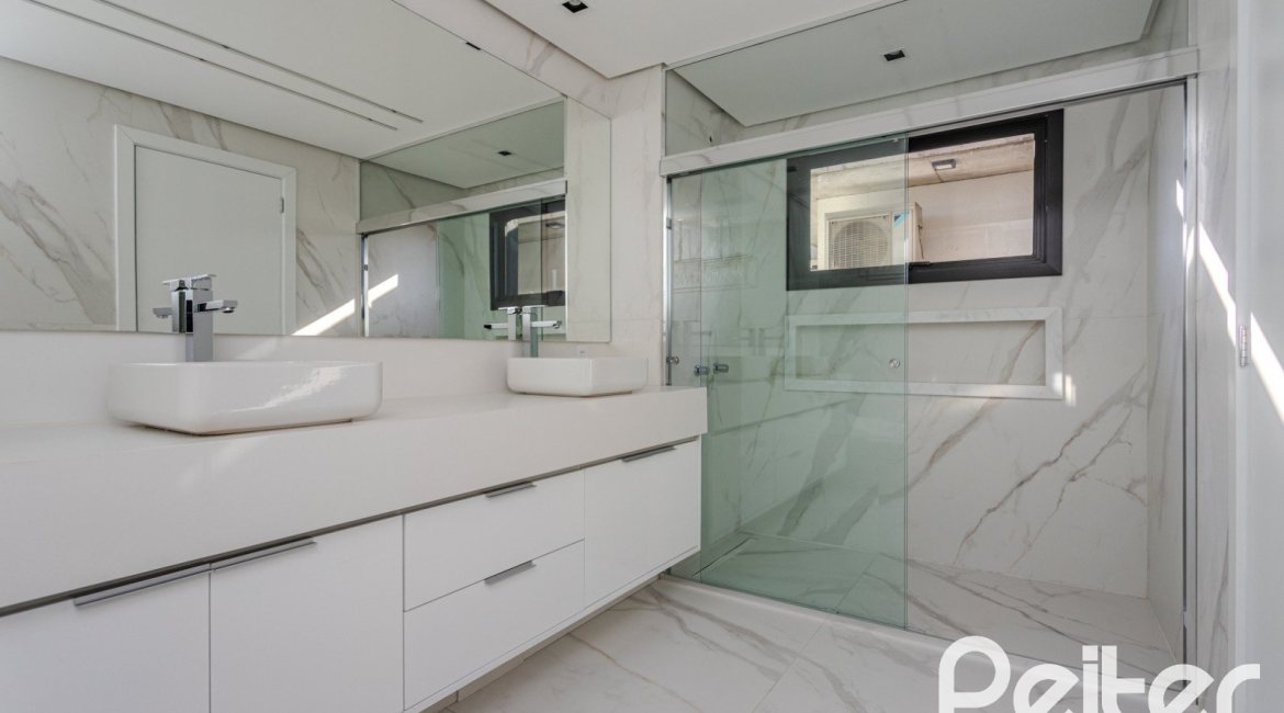 Casa em Condomínio à venda com 392m², 4 dormitórios, 4 suítes, 4 vagas, no bairro Terra Ville em PORTO ALEGRE