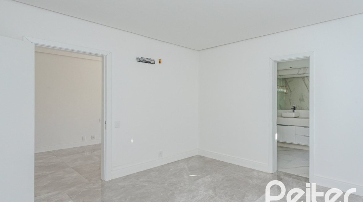 Casa em Condomínio à venda com 392m², 4 dormitórios, 4 suítes, 4 vagas, no bairro Terra Ville em PORTO ALEGRE