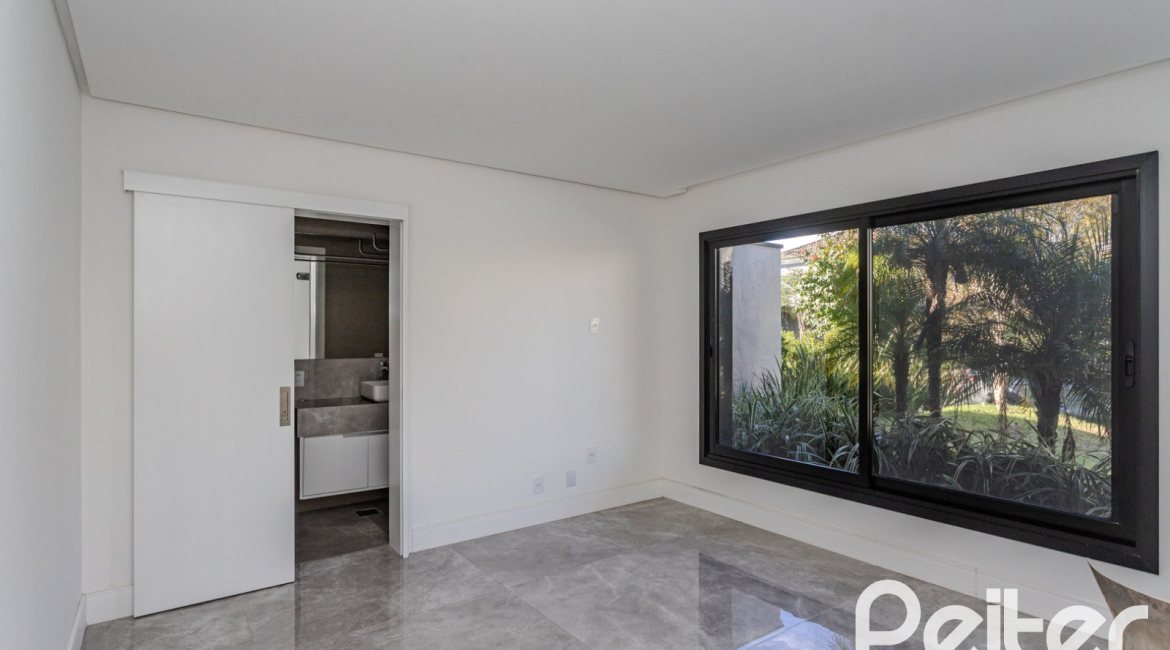 Casa em Condomínio à venda com 392m², 4 dormitórios, 4 suítes, 4 vagas, no bairro Terra Ville em PORTO ALEGRE
