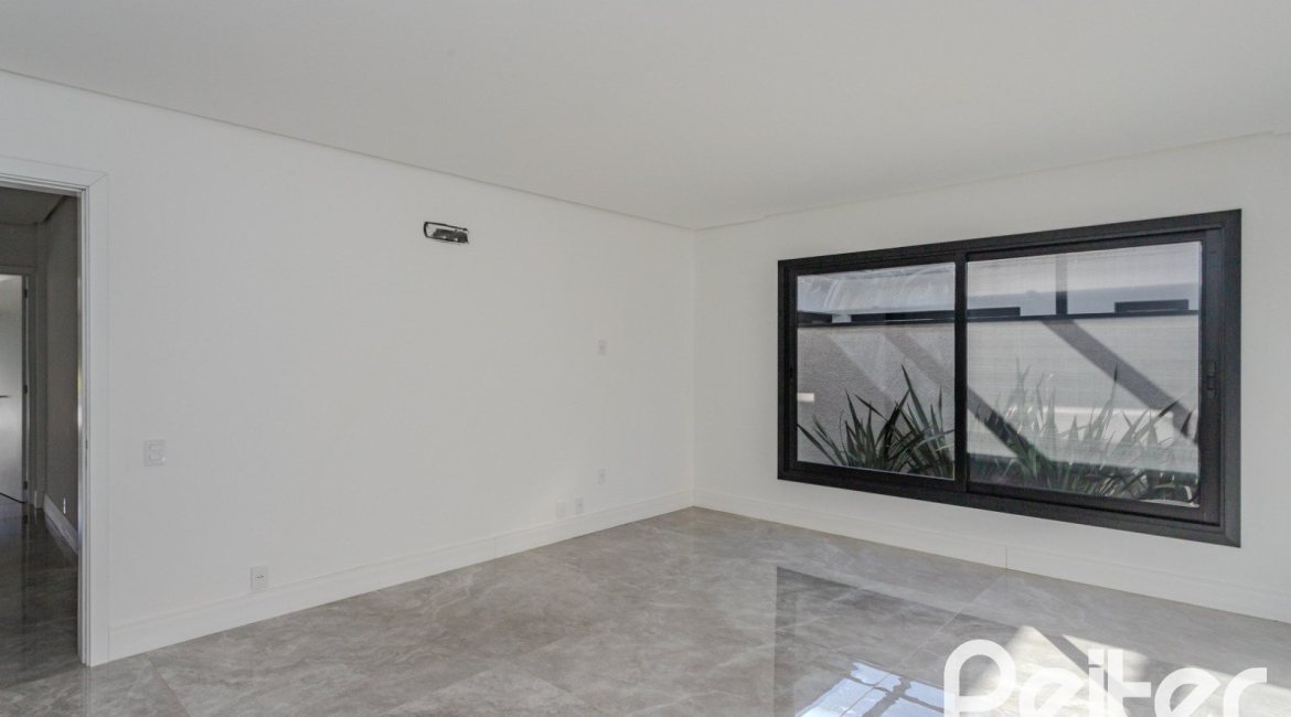 Casa em Condomínio à venda com 392m², 4 dormitórios, 4 suítes, 4 vagas, no bairro Terra Ville em PORTO ALEGRE