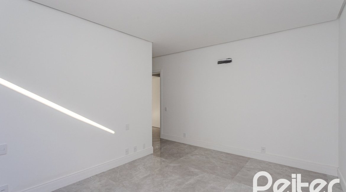 Casa em Condomínio à venda com 392m², 4 dormitórios, 4 suítes, 4 vagas, no bairro Terra Ville em PORTO ALEGRE