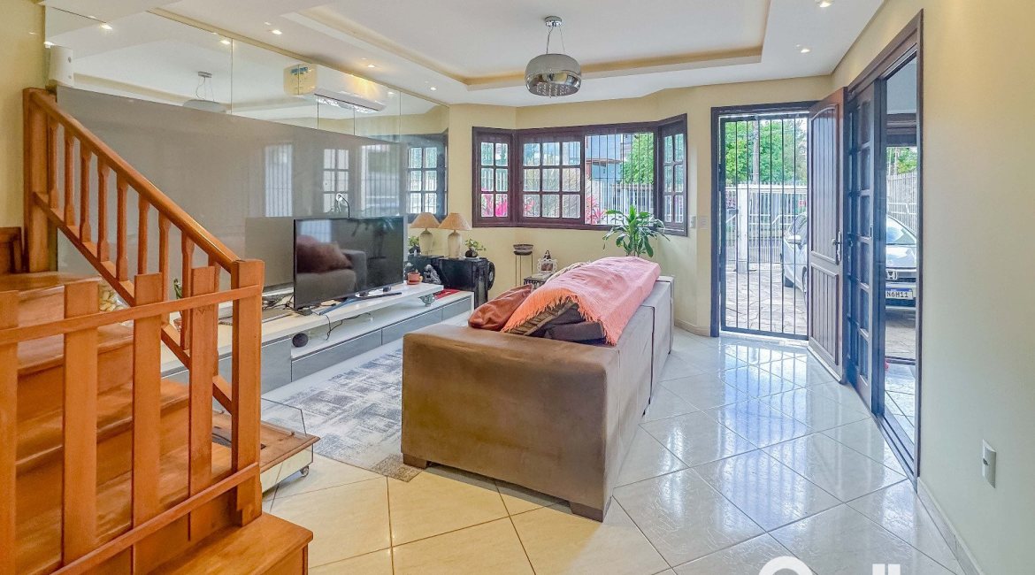 Casa à venda com 150m², 3 dormitórios, 1 suíte, 3 vagas, no bairro Espírito Santo em Porto Alegre