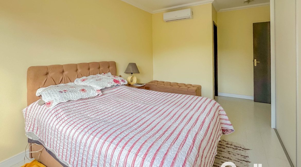 Casa à venda com 150m², 3 dormitórios, 1 suíte, 3 vagas, no bairro Espírito Santo em Porto Alegre