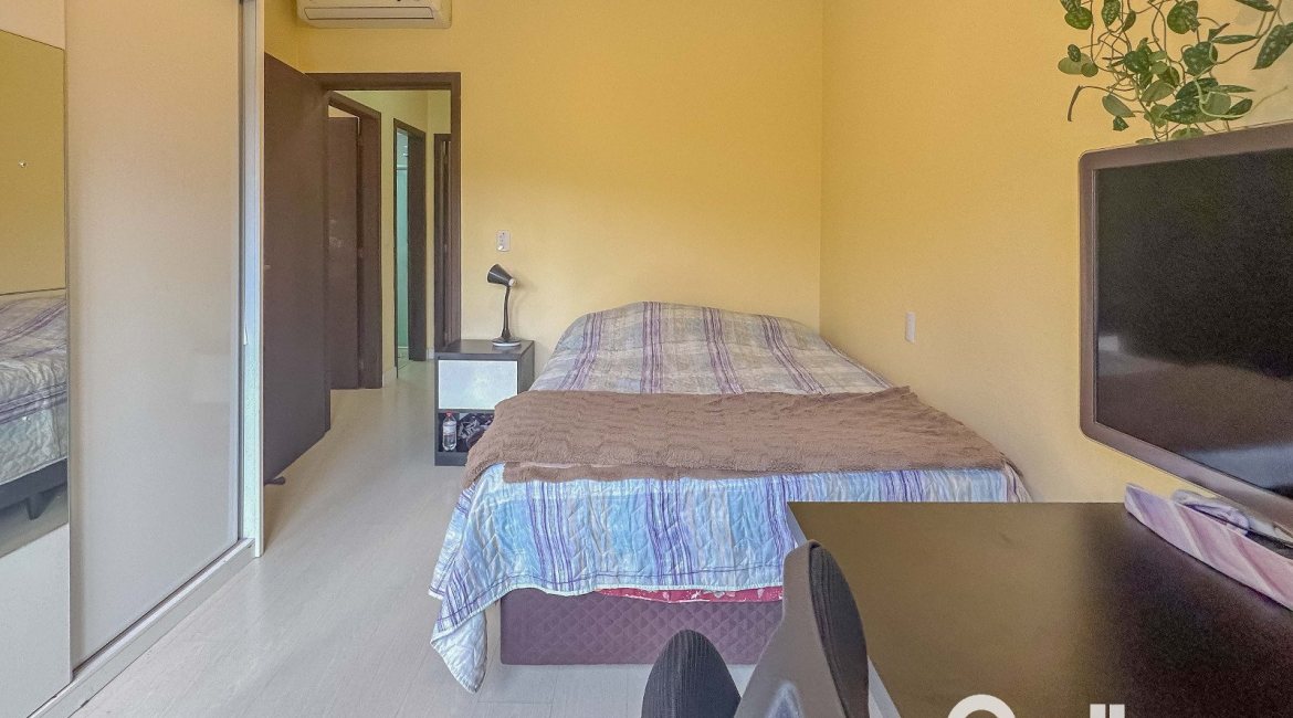 Casa à venda com 150m², 3 dormitórios, 1 suíte, 3 vagas, no bairro Espírito Santo em Porto Alegre