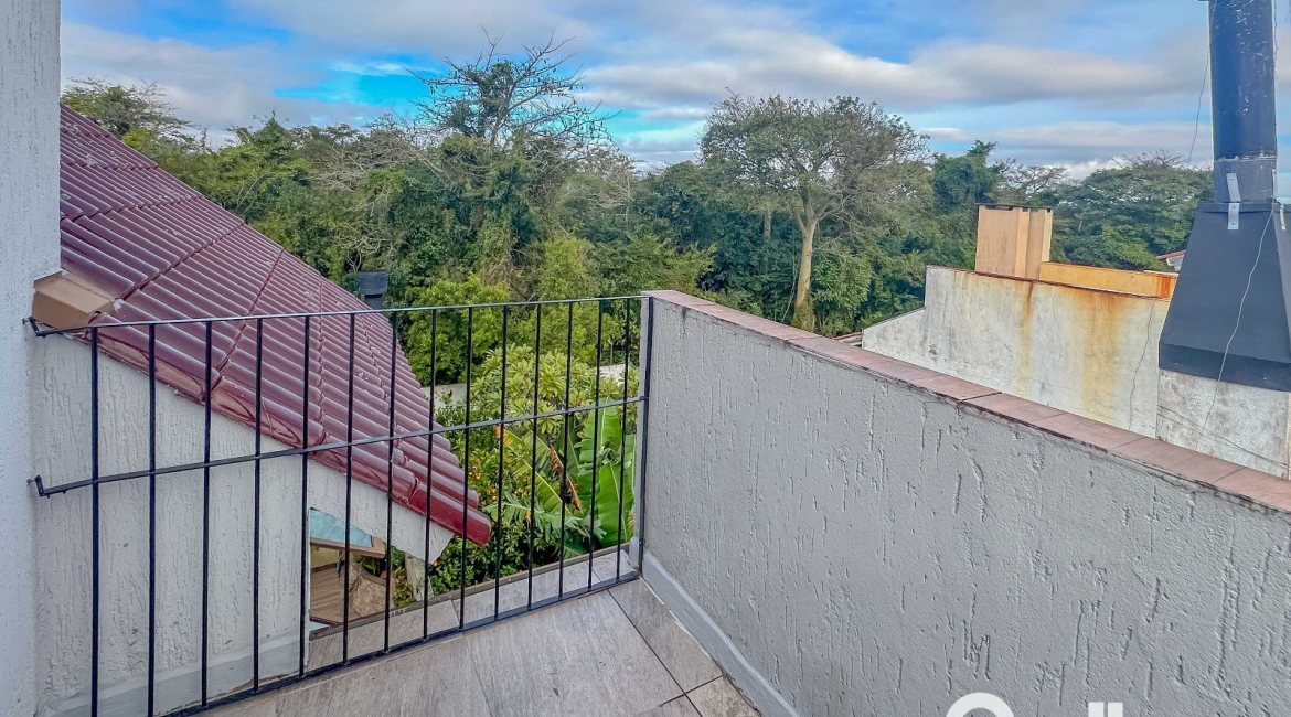 Casa à venda com 150m², 3 dormitórios, 1 suíte, 3 vagas, no bairro Espírito Santo em Porto Alegre
