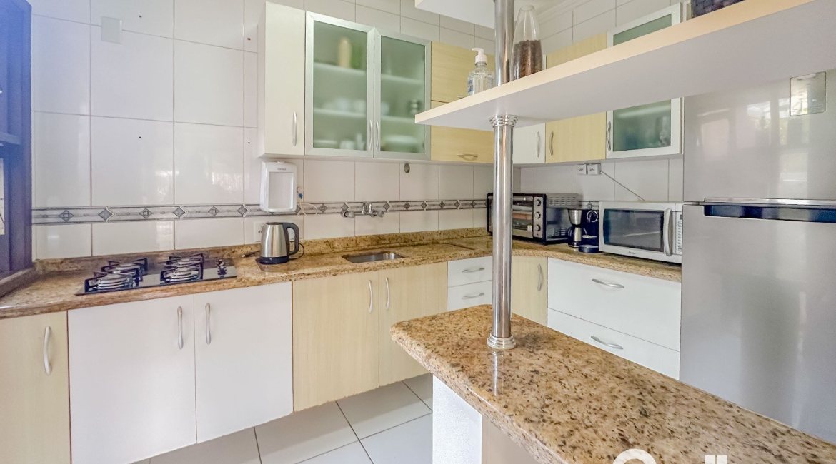 Casa à venda com 150m², 3 dormitórios, 1 suíte, 3 vagas, no bairro Espírito Santo em Porto Alegre