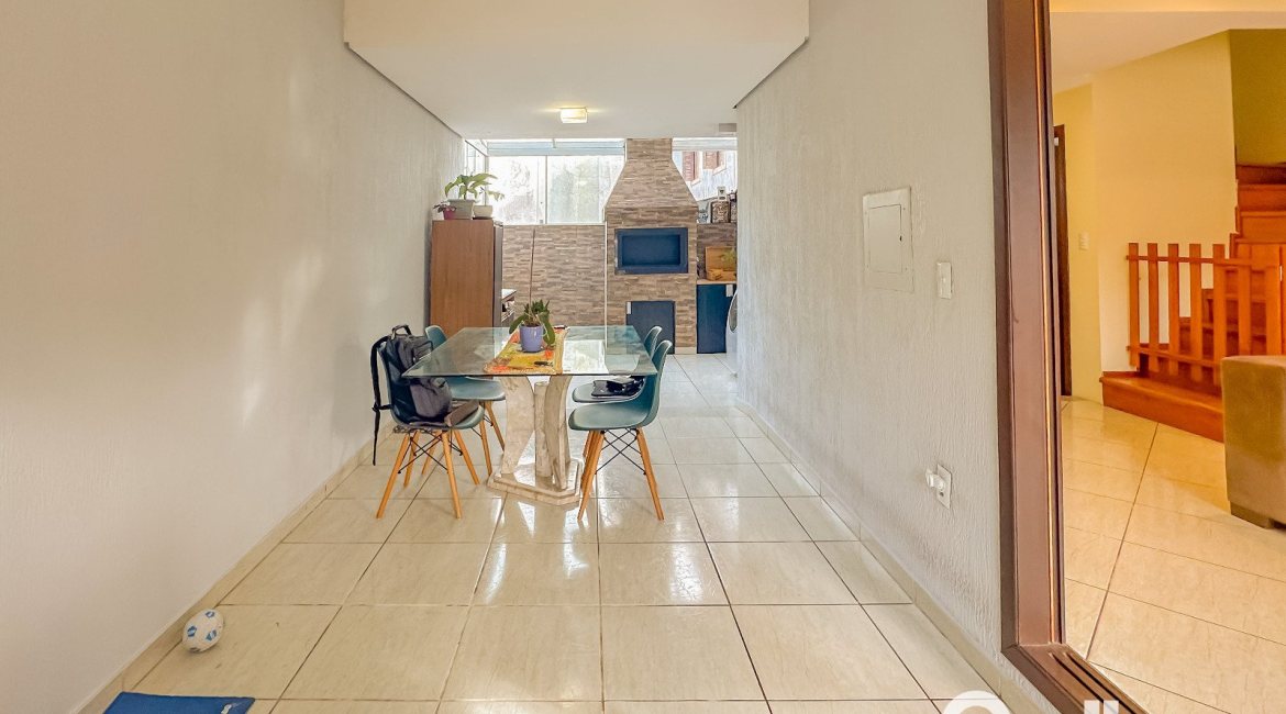 Casa à venda com 150m², 3 dormitórios, 1 suíte, 3 vagas, no bairro Espírito Santo em Porto Alegre