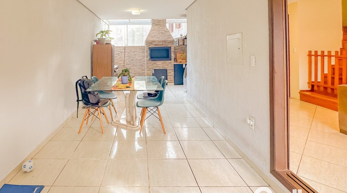 Casa à venda com 150m², 3 dormitórios, 1 suíte, 3 vagas, no bairro Espírito Santo em Porto Alegre
