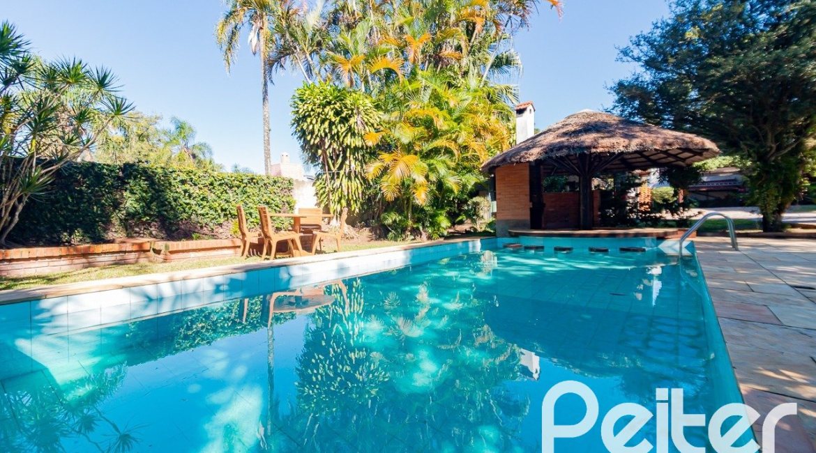 Casa à venda com 433m², 4 dormitórios, 1 suíte, 8 vagas, no bairro Vila Assunção em Porto Alegre