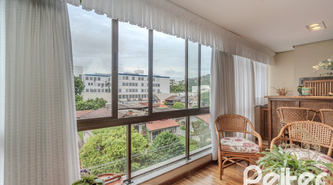 Apartamento à venda com 136m², 3 dormitórios, 1 suíte, 2 vagas, no bairro Tristeza em PORTO ALEGRE