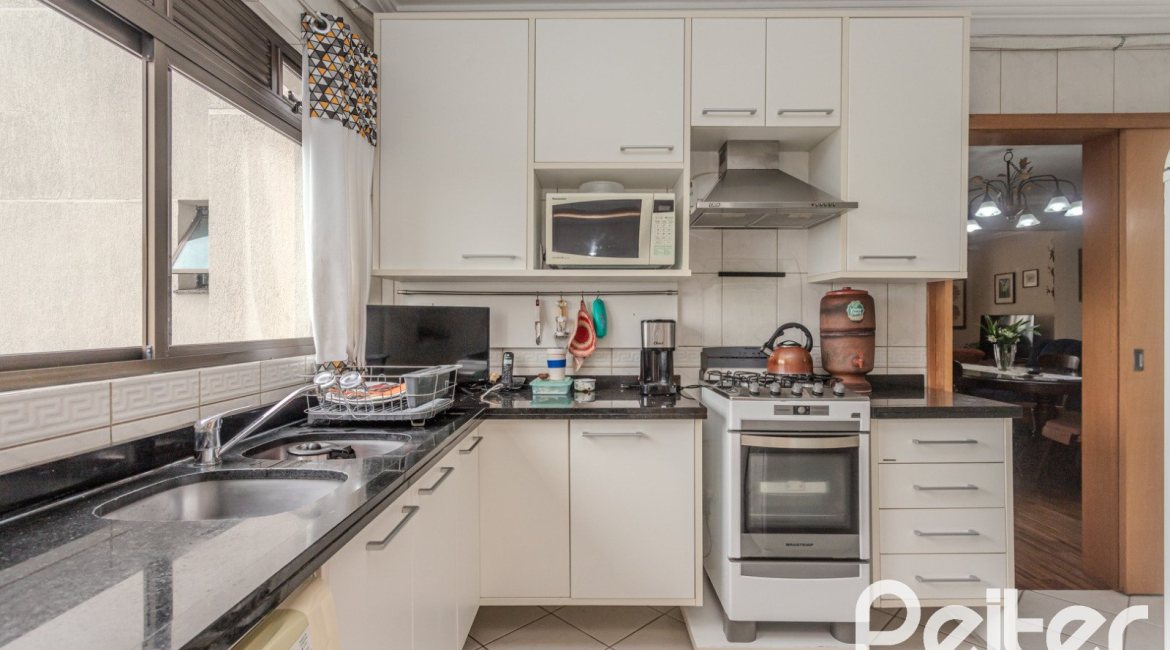 Apartamento à venda com 136m², 3 dormitórios, 1 suíte, 2 vagas, no bairro Tristeza em PORTO ALEGRE