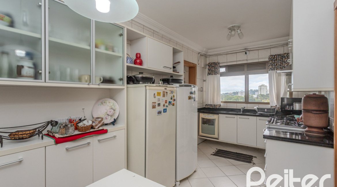 Apartamento à venda com 136m², 3 dormitórios, 1 suíte, 2 vagas, no bairro Tristeza em PORTO ALEGRE