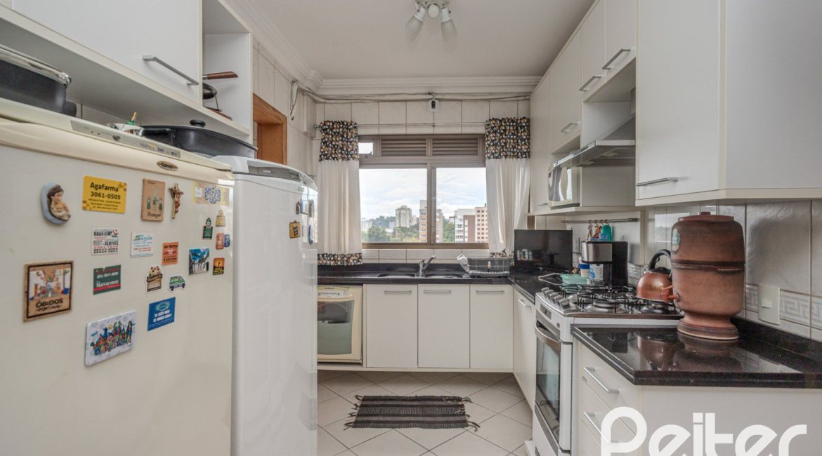 Apartamento à venda com 136m², 3 dormitórios, 1 suíte, 2 vagas, no bairro Tristeza em PORTO ALEGRE