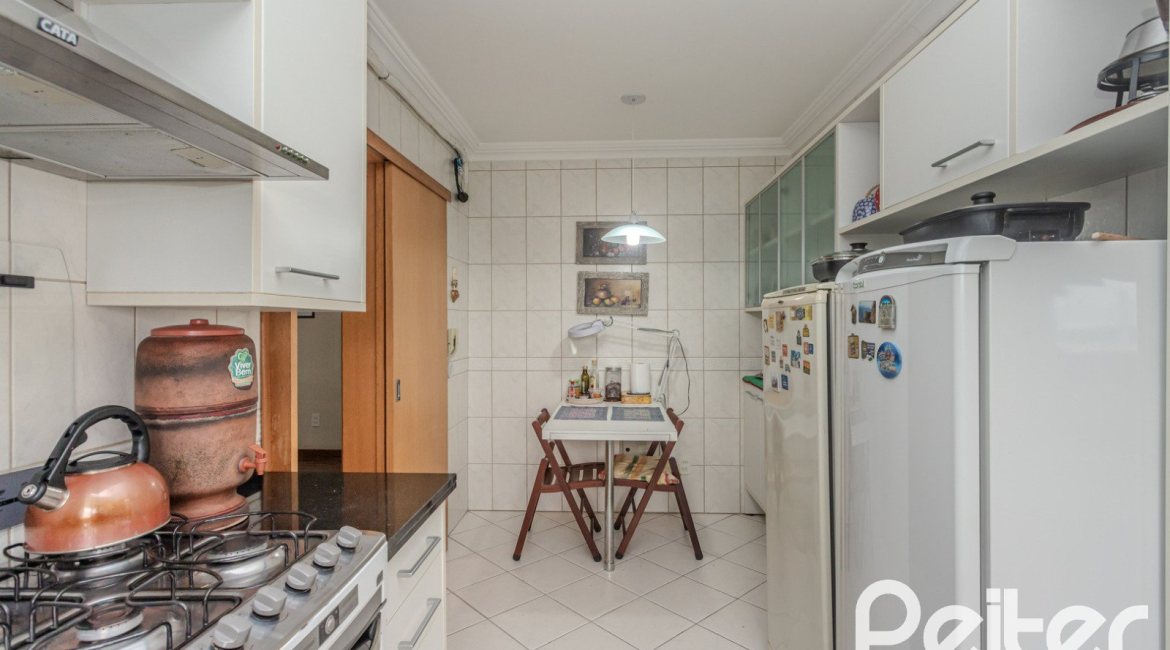 Apartamento à venda com 136m², 3 dormitórios, 1 suíte, 2 vagas, no bairro Tristeza em PORTO ALEGRE