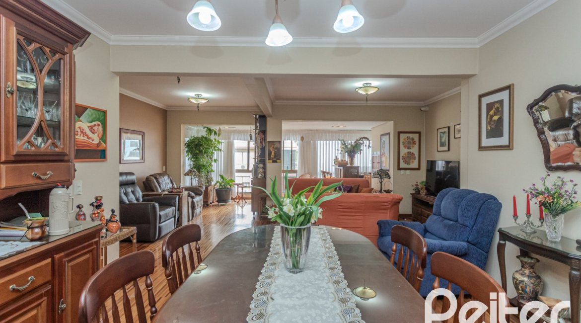 Apartamento à venda com 136m², 3 dormitórios, 1 suíte, 2 vagas, no bairro Tristeza em PORTO ALEGRE