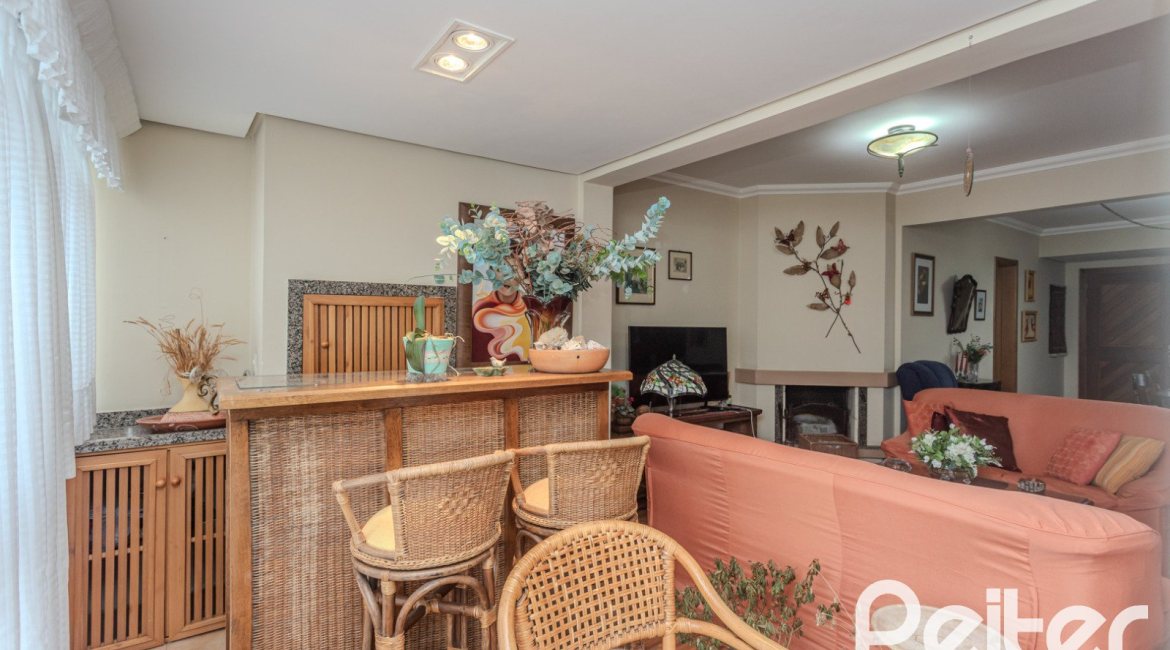 Apartamento à venda com 136m², 3 dormitórios, 1 suíte, 2 vagas, no bairro Tristeza em PORTO ALEGRE