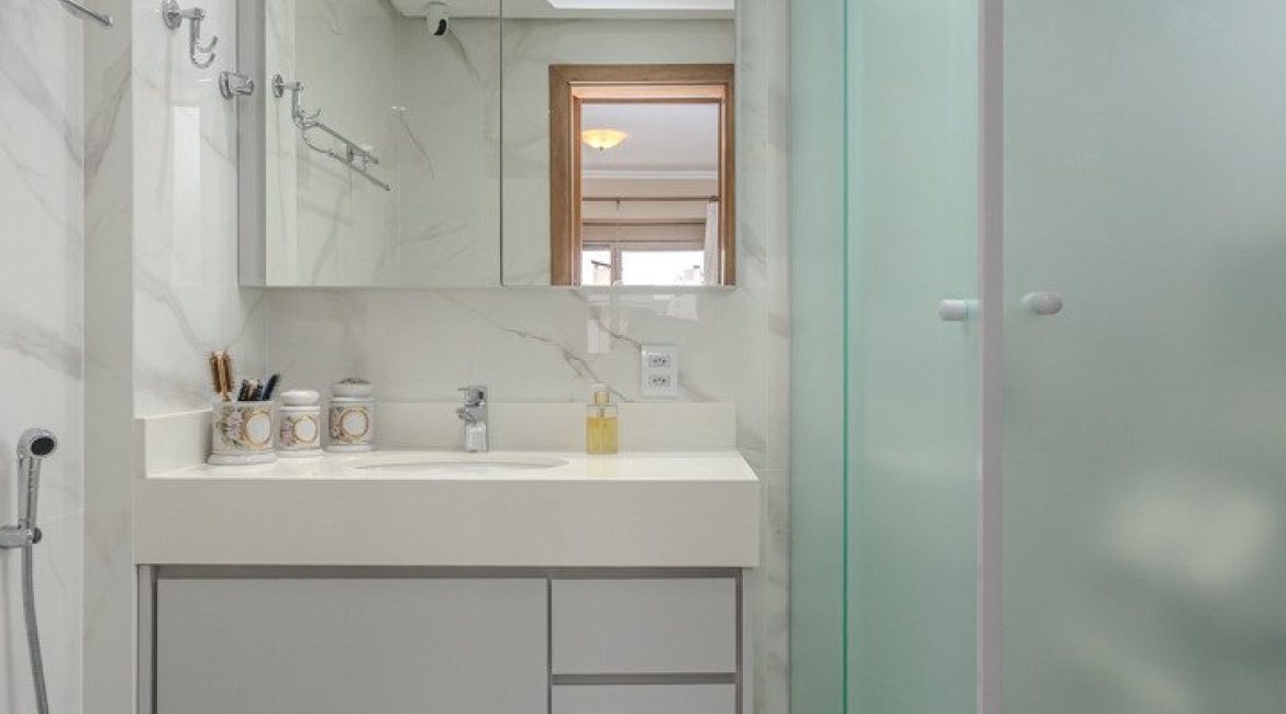 Apartamento à venda com 136m², 3 dormitórios, 1 suíte, 2 vagas, no bairro Tristeza em PORTO ALEGRE