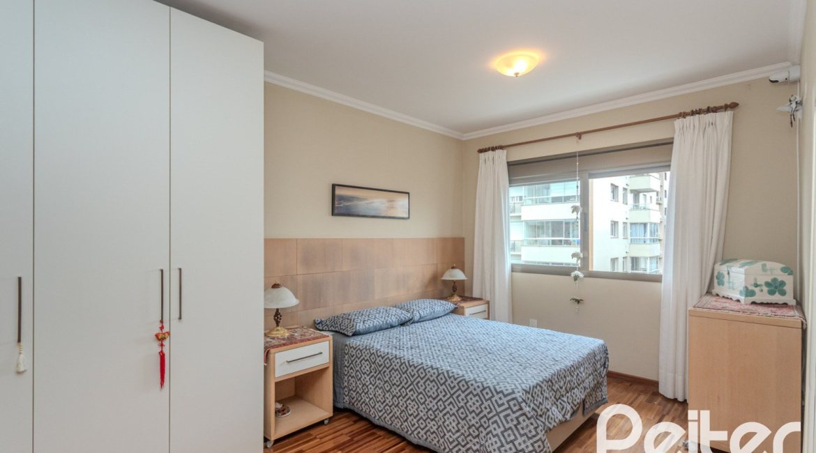 Apartamento à venda com 136m², 3 dormitórios, 1 suíte, 2 vagas, no bairro Tristeza em PORTO ALEGRE