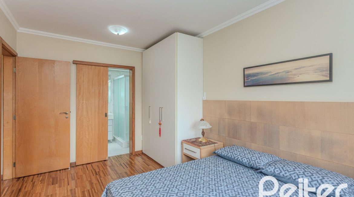 Apartamento à venda com 136m², 3 dormitórios, 1 suíte, 2 vagas, no bairro Tristeza em PORTO ALEGRE