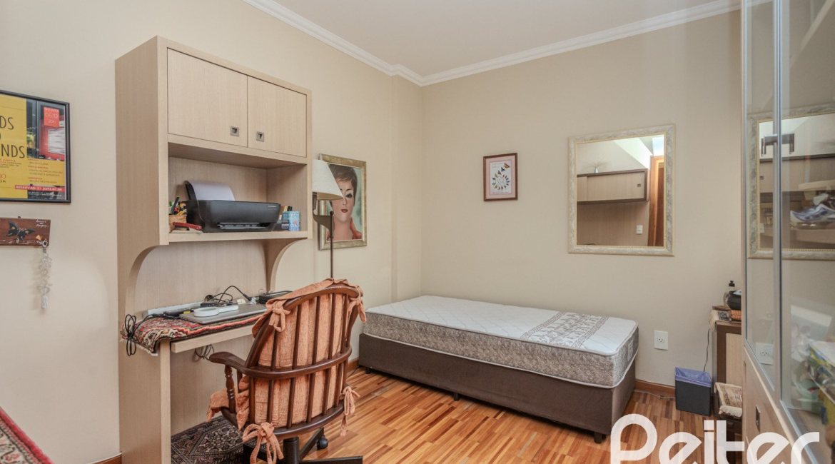 Apartamento à venda com 136m², 3 dormitórios, 1 suíte, 2 vagas, no bairro Tristeza em PORTO ALEGRE