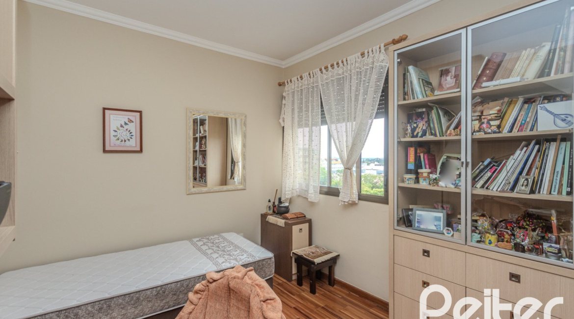 Apartamento à venda com 136m², 3 dormitórios, 1 suíte, 2 vagas, no bairro Tristeza em PORTO ALEGRE