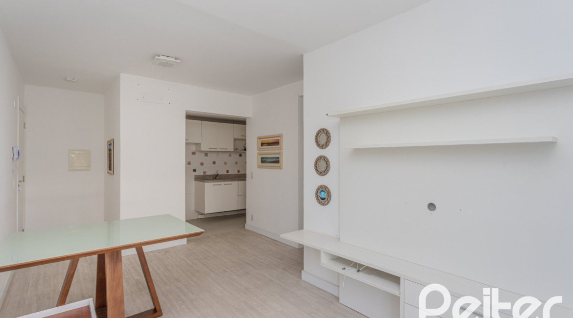 Apartamento à venda com 57m², 2 dormitórios, 1 suíte, 1 vaga, no bairro Vila Nova em PORTO ALEGRE