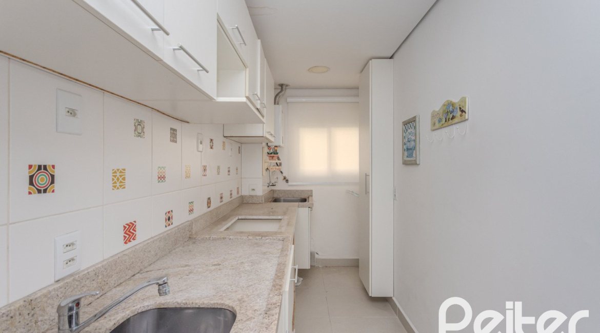 Apartamento à venda com 57m², 2 dormitórios, 1 suíte, 1 vaga, no bairro Vila Nova em PORTO ALEGRE