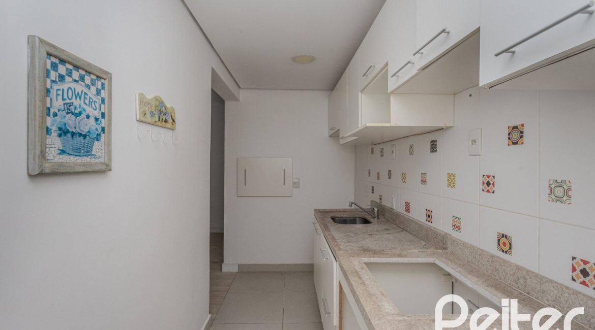 Apartamento à venda com 57m², 2 dormitórios, 1 suíte, 1 vaga, no bairro Vila Nova em PORTO ALEGRE
