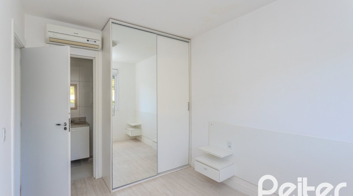 Apartamento à venda com 57m², 2 dormitórios, 1 suíte, 1 vaga, no bairro Vila Nova em PORTO ALEGRE