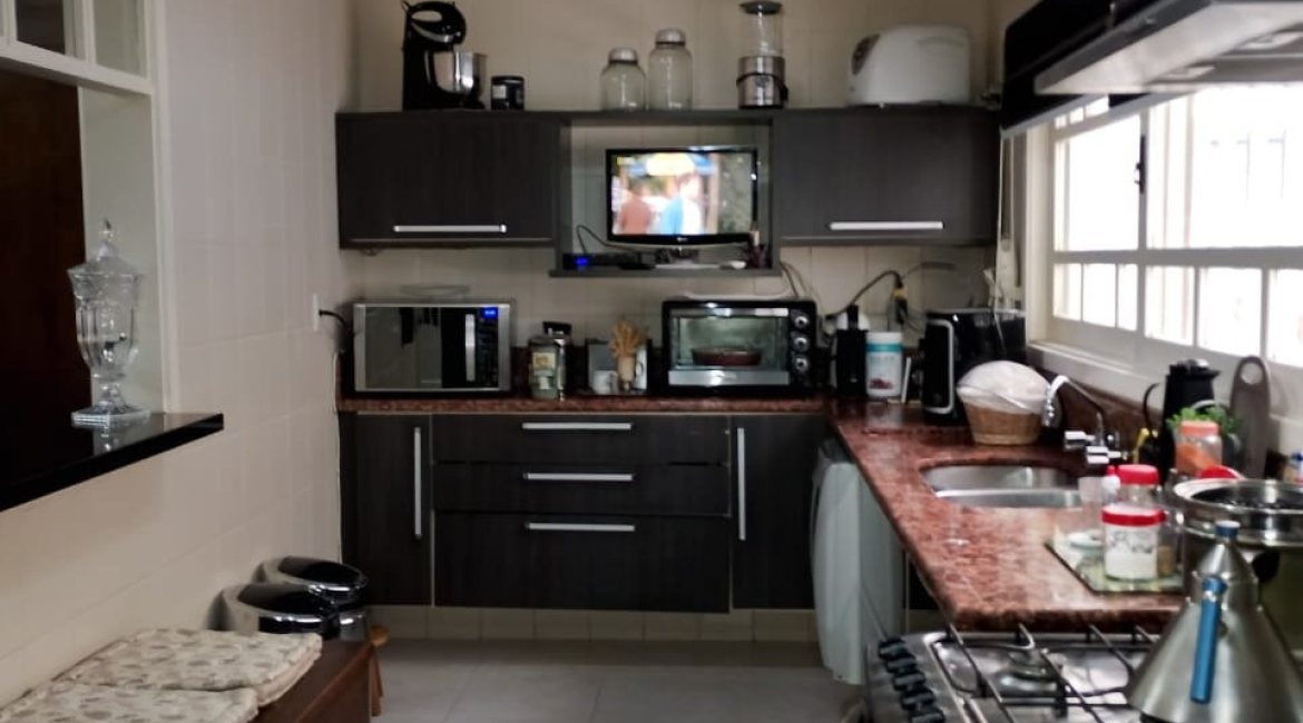 Casa à venda com 324m², 5 dormitórios, 1 suíte, 2 vagas, no bairro Jardim Isabel em Porto Alegre