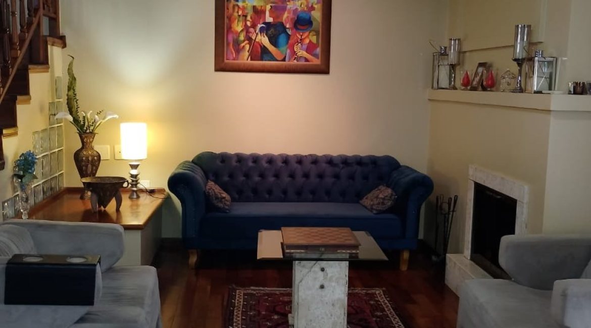 Casa à venda com 324m², 5 dormitórios, 1 suíte, 2 vagas, no bairro Jardim Isabel em Porto Alegre