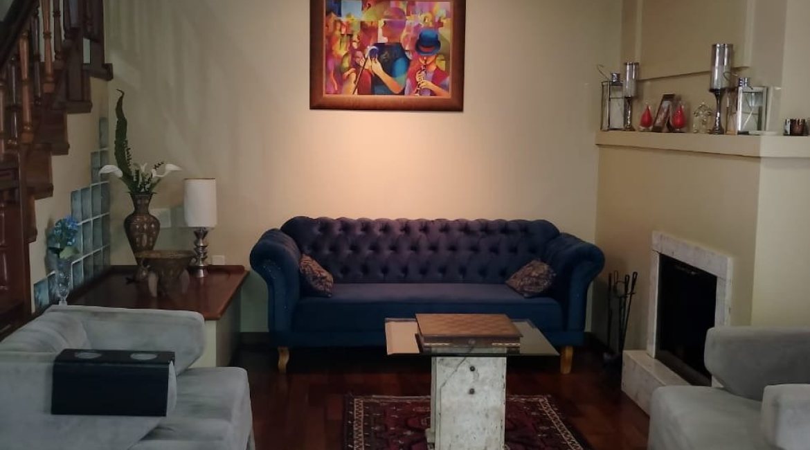 Casa à venda com 324m², 5 dormitórios, 1 suíte, 2 vagas, no bairro Jardim Isabel em Porto Alegre
