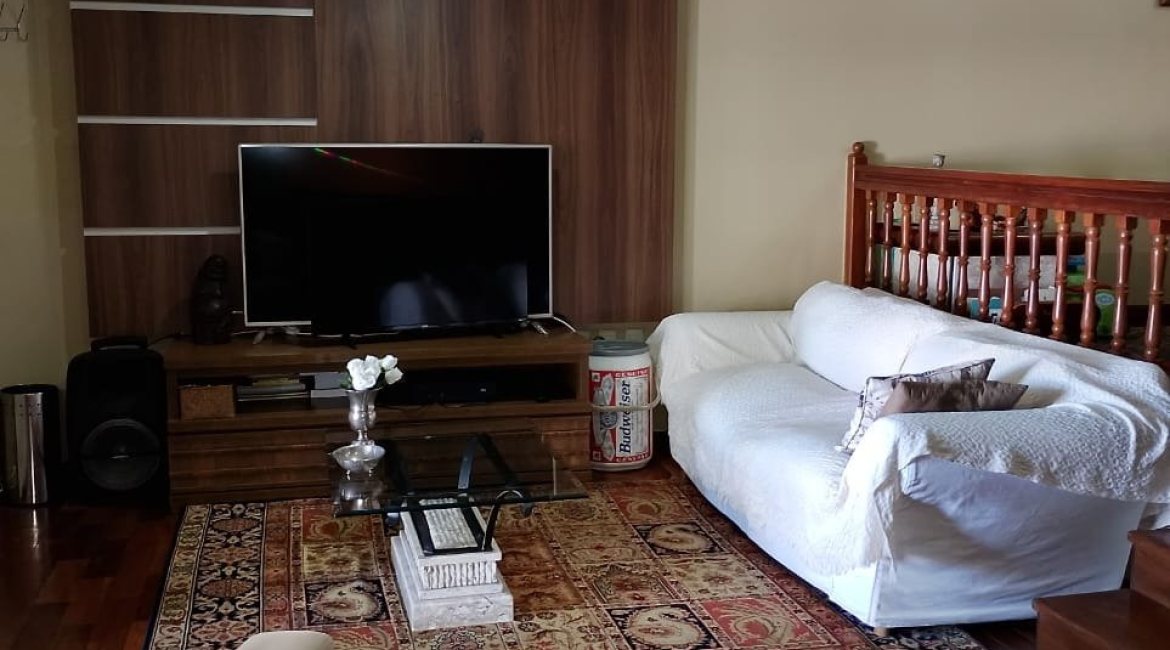 Casa à venda com 324m², 5 dormitórios, 1 suíte, 2 vagas, no bairro Jardim Isabel em Porto Alegre