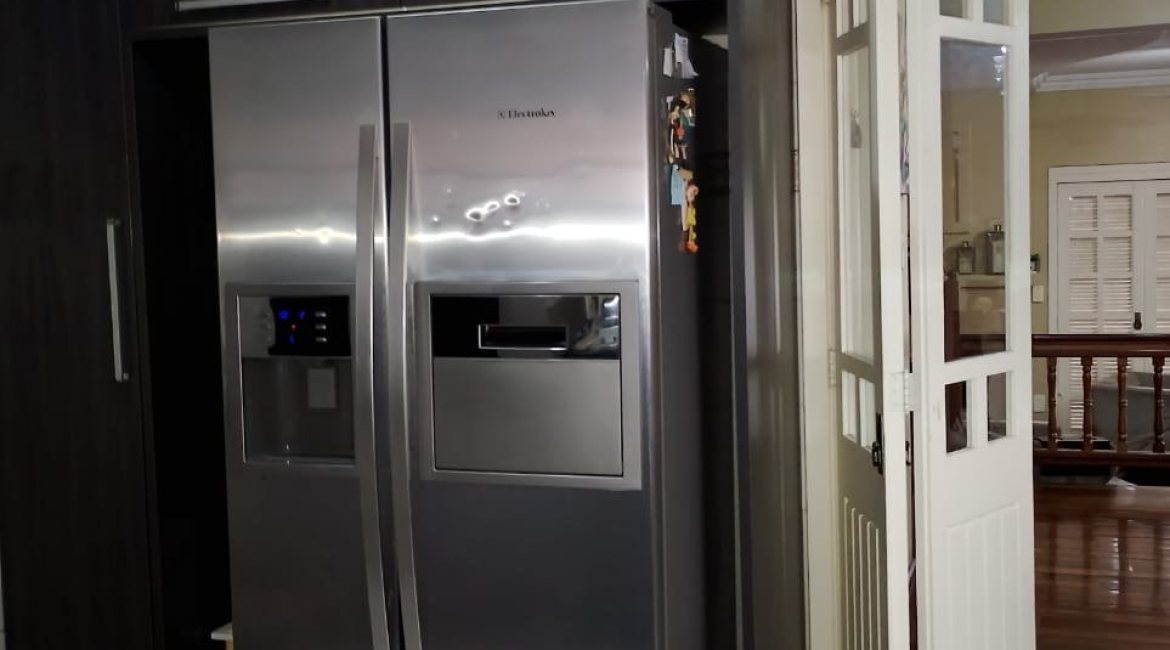 Casa à venda com 324m², 5 dormitórios, 1 suíte, 2 vagas, no bairro Jardim Isabel em Porto Alegre
