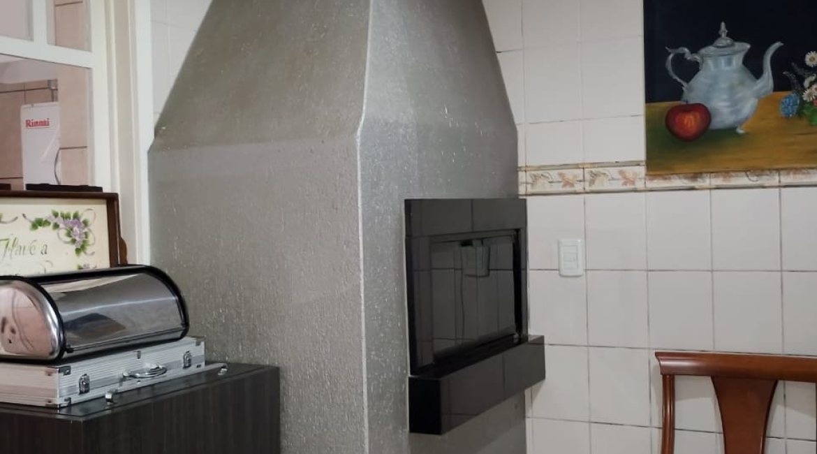 Casa à venda com 324m², 5 dormitórios, 1 suíte, 2 vagas, no bairro Jardim Isabel em Porto Alegre