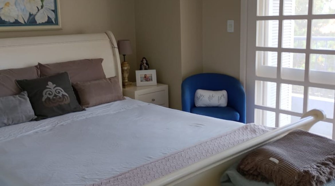 Casa à venda com 324m², 5 dormitórios, 1 suíte, 2 vagas, no bairro Jardim Isabel em Porto Alegre