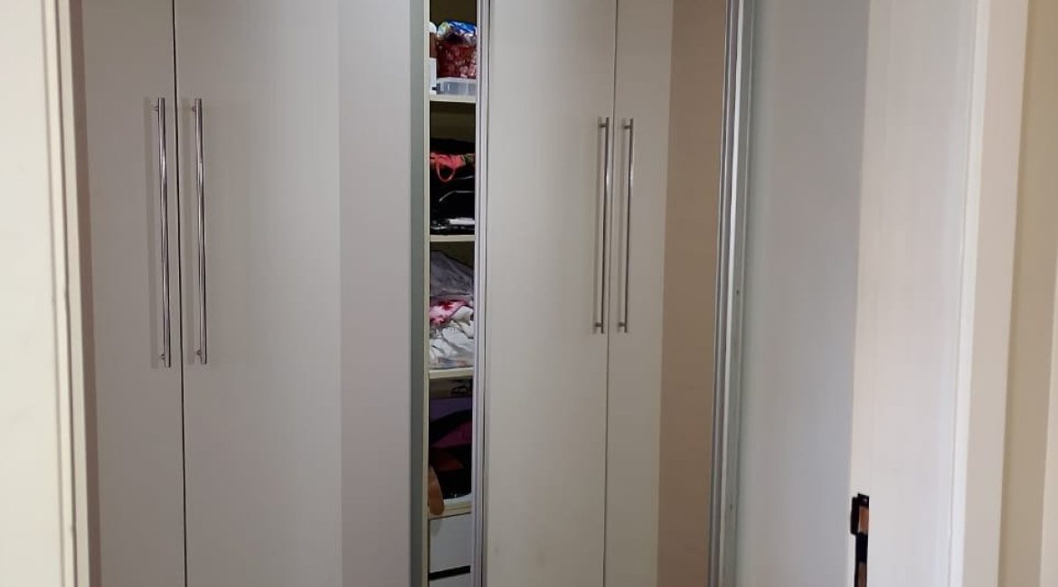 Casa à venda com 324m², 5 dormitórios, 1 suíte, 2 vagas, no bairro Jardim Isabel em Porto Alegre