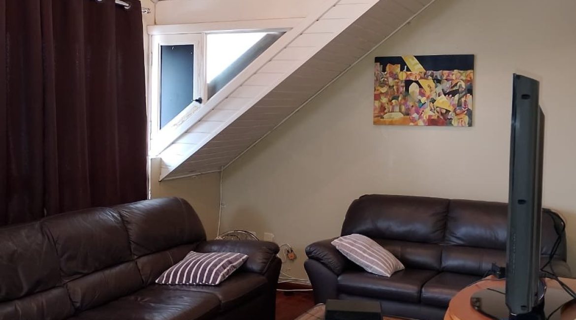 Casa à venda com 324m², 5 dormitórios, 1 suíte, 2 vagas, no bairro Jardim Isabel em Porto Alegre