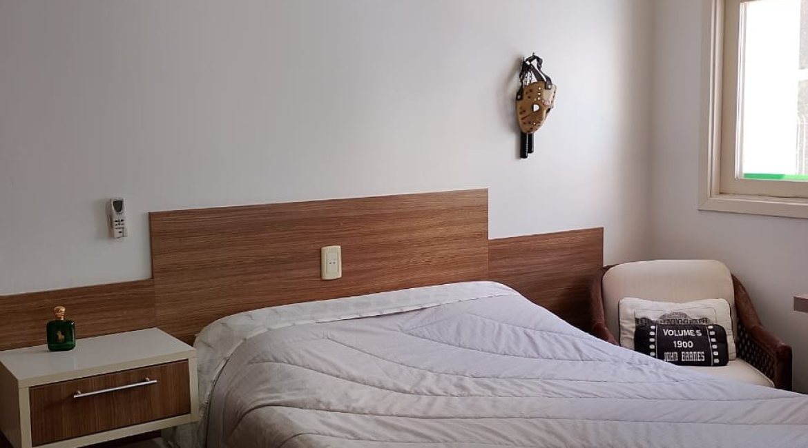 Casa à venda com 324m², 5 dormitórios, 1 suíte, 2 vagas, no bairro Jardim Isabel em Porto Alegre