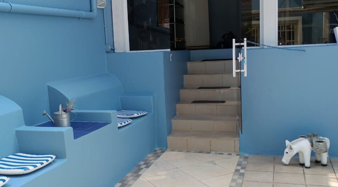 Casa à venda com 324m², 5 dormitórios, 1 suíte, 2 vagas, no bairro Jardim Isabel em Porto Alegre