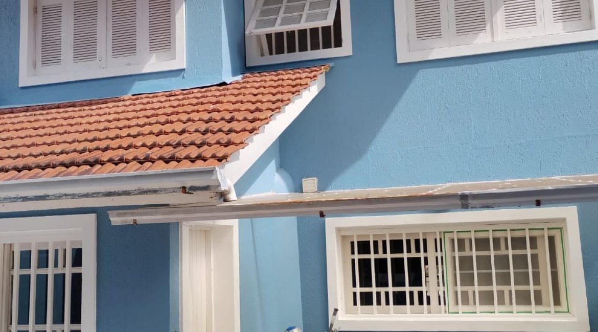 Casa à venda com 324m², 5 dormitórios, 1 suíte, 2 vagas, no bairro Jardim Isabel em Porto Alegre
