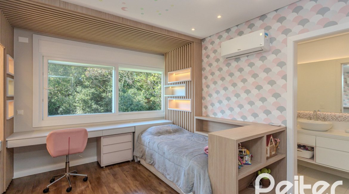 Casa em Condomínio à venda com 340m², 3 dormitórios, 3 suítes, 4 vagas, no bairro Alphaville em PORTO ALEGRE