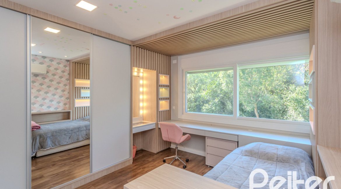 Casa em Condomínio à venda com 340m², 3 dormitórios, 3 suítes, 4 vagas, no bairro Alphaville em PORTO ALEGRE