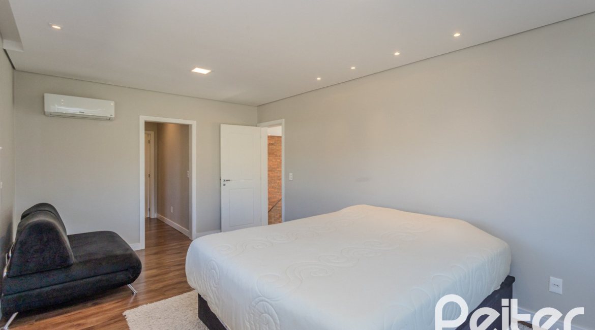 Casa em Condomínio à venda com 340m², 3 dormitórios, 3 suítes, 4 vagas, no bairro Alphaville em PORTO ALEGRE
