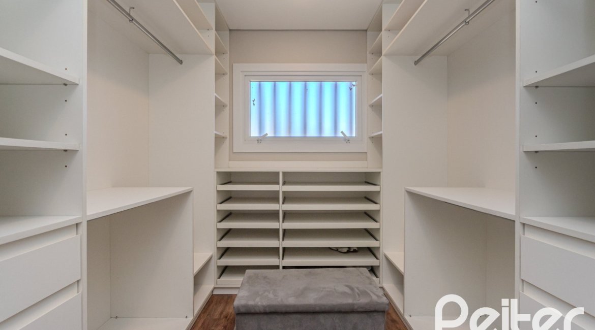 Casa em Condomínio à venda com 340m², 3 dormitórios, 3 suítes, 4 vagas, no bairro Alphaville em PORTO ALEGRE