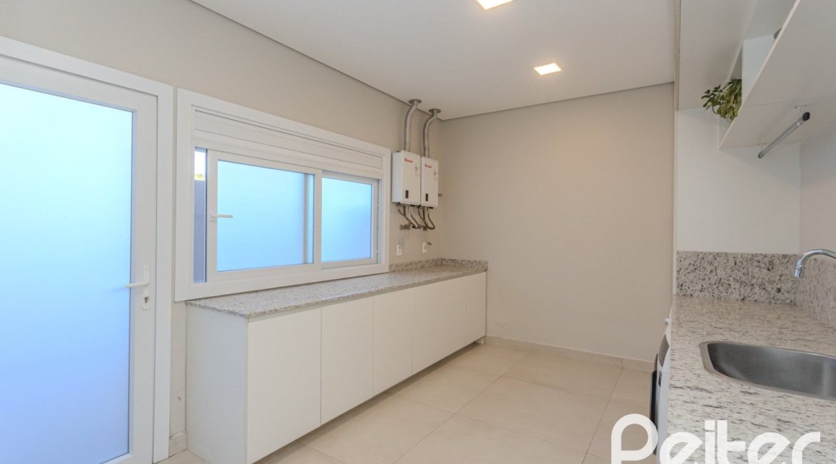 Casa em Condomínio à venda com 340m², 3 dormitórios, 3 suítes, 4 vagas, no bairro Alphaville em PORTO ALEGRE
