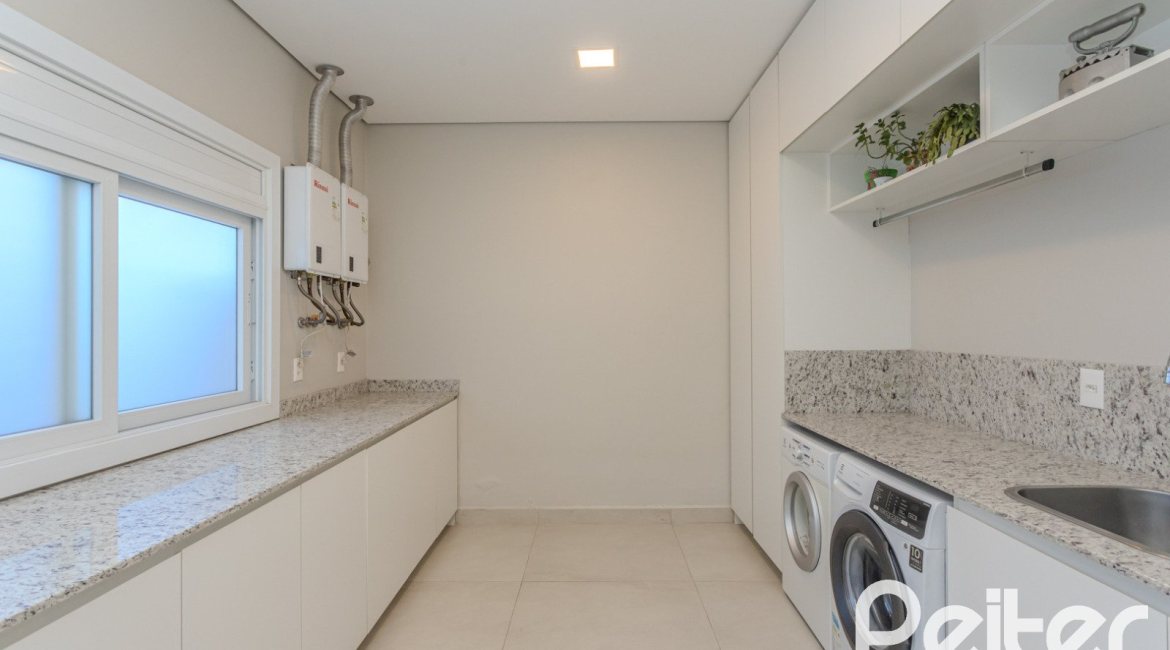 Casa em Condomínio à venda com 340m², 3 dormitórios, 3 suítes, 4 vagas, no bairro Alphaville em PORTO ALEGRE