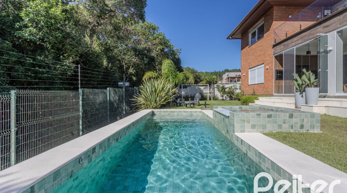 Casa em Condomínio à venda com 340m², 3 dormitórios, 3 suítes, 4 vagas, no bairro Alphaville em PORTO ALEGRE
