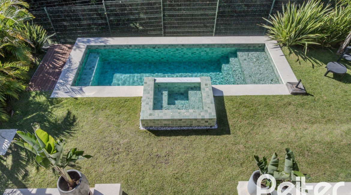 Casa em Condomínio à venda com 340m², 3 dormitórios, 3 suítes, 4 vagas, no bairro Alphaville em PORTO ALEGRE