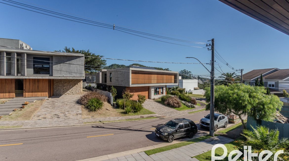 Casa em Condomínio à venda com 340m², 3 dormitórios, 3 suítes, 4 vagas, no bairro Alphaville em PORTO ALEGRE